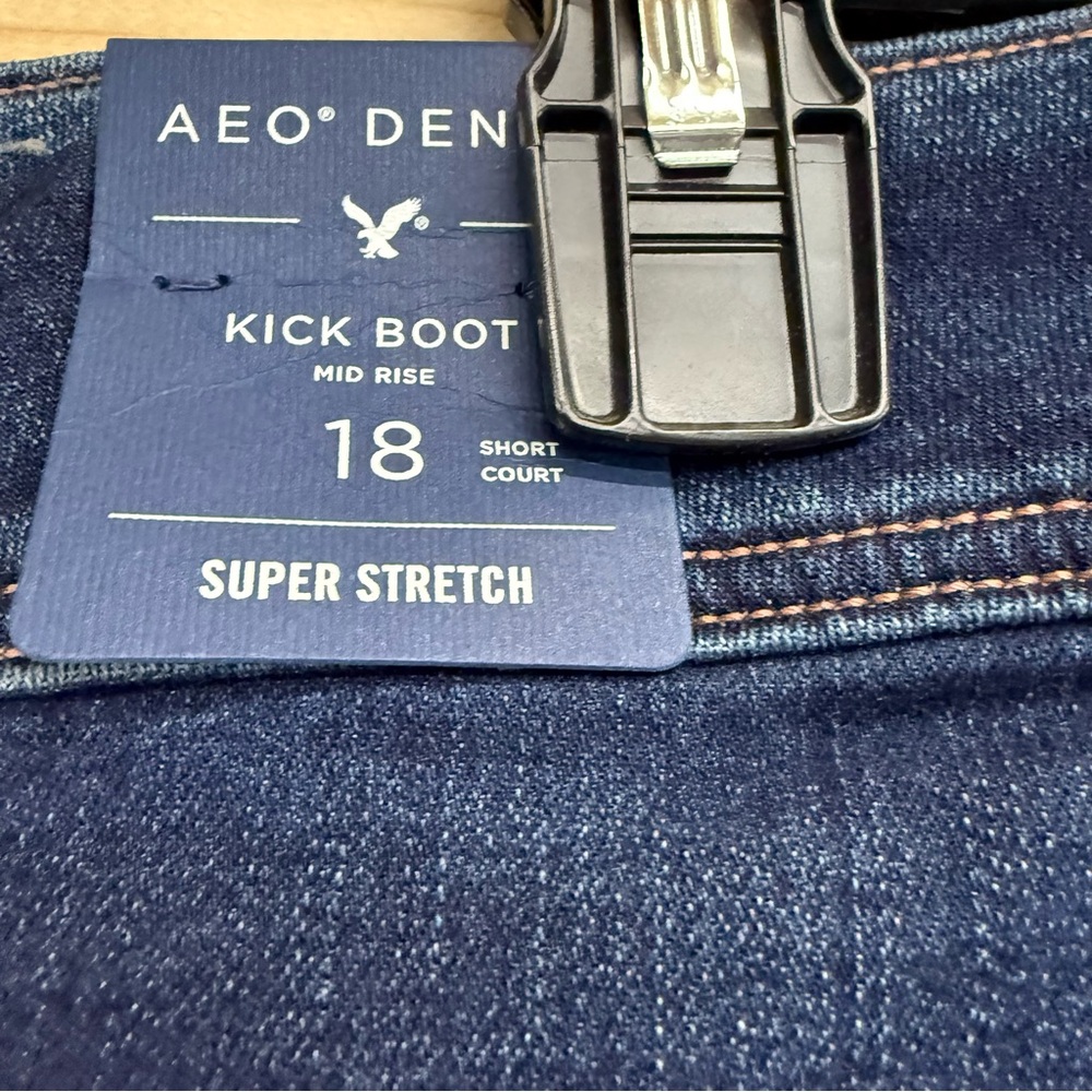 American Eagle Women's Plus Blue Jeans Petite SZ 18 Short BNWT - Picture 5 of 7